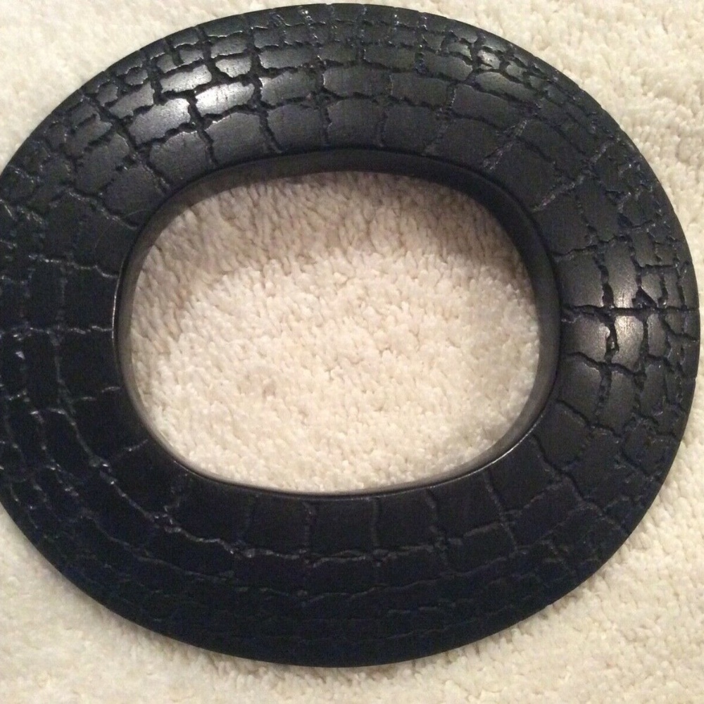 Patricia Von Musulin ebony carved alligator bangle bracelet beautiful